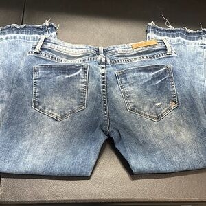 A110.  Grace Blue Distressed Ankle Jeans with frayed modern hem size 25